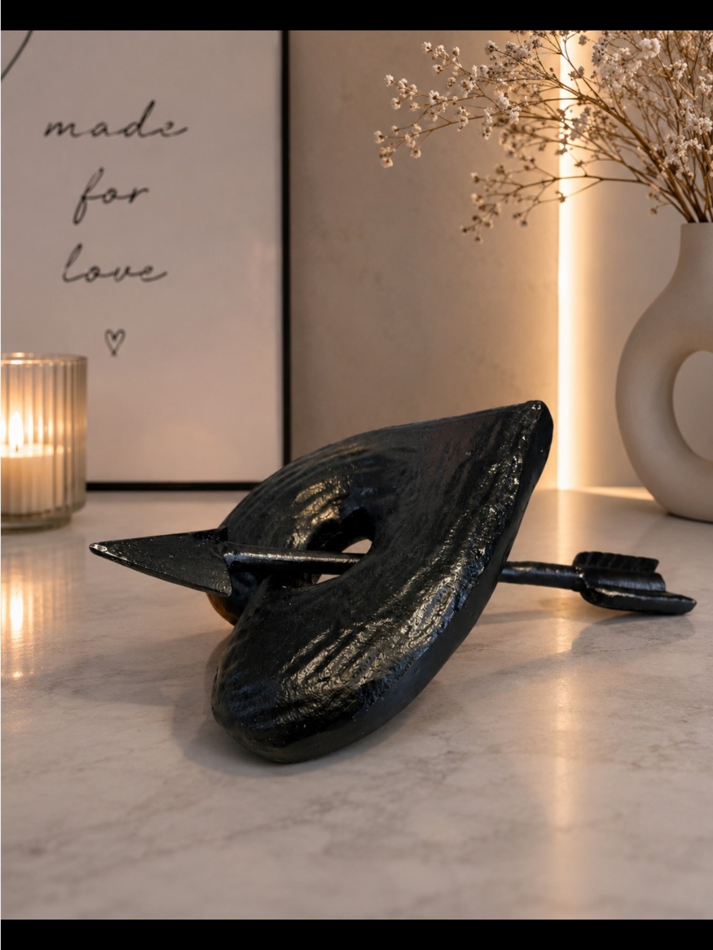 Decorative Black distressed Metal Heart Arrow Sculpture arrow is movable